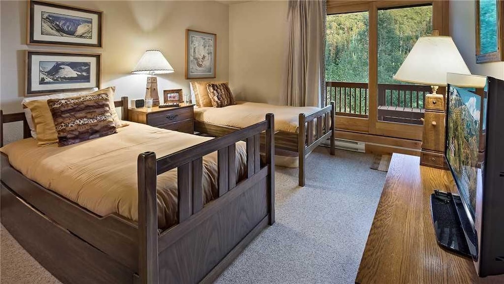House, Multiple Beds, Mountain View (Right-O-Way Chalet (Home))