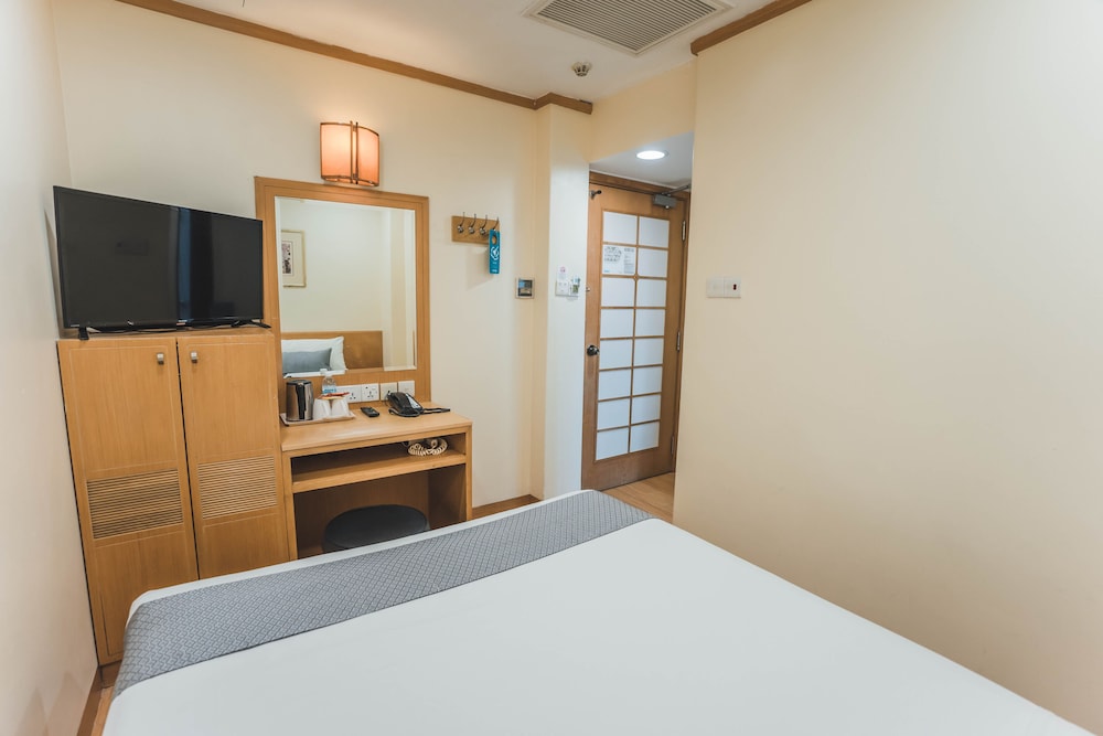 Standard Room, 1 Queen Bed photo 2