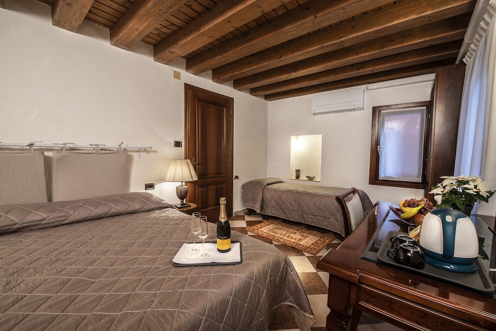 Comfort Room photo 2