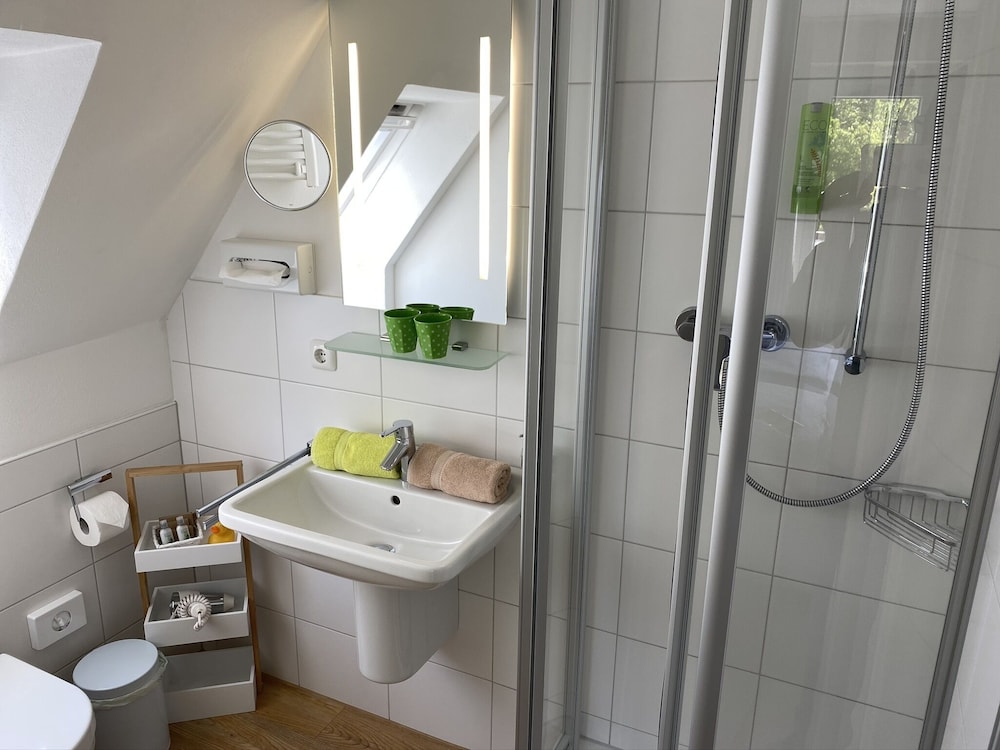 Basic Double Room, Balcony photo 3