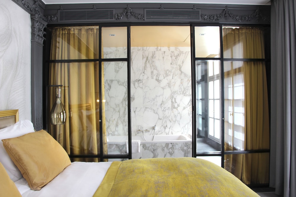 Suite, 1 King Bed (Opera)