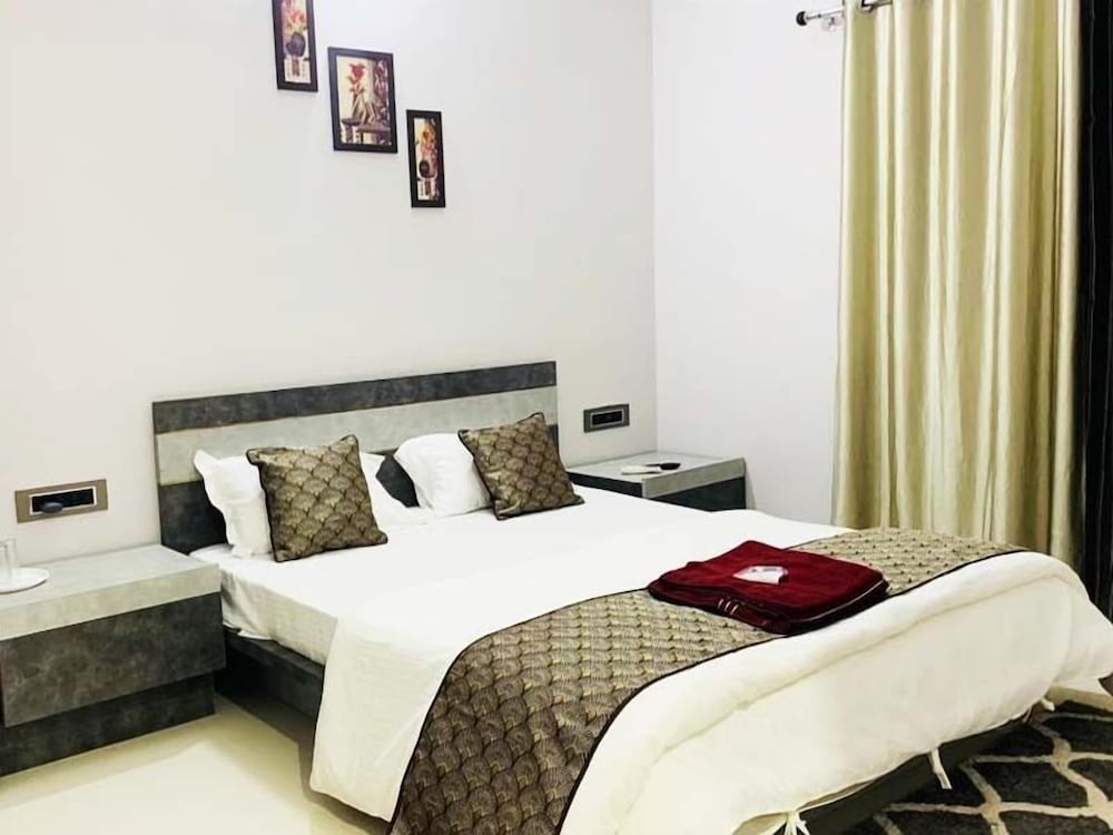 Deluxe Double Room, Balcony, Beach View photo 1