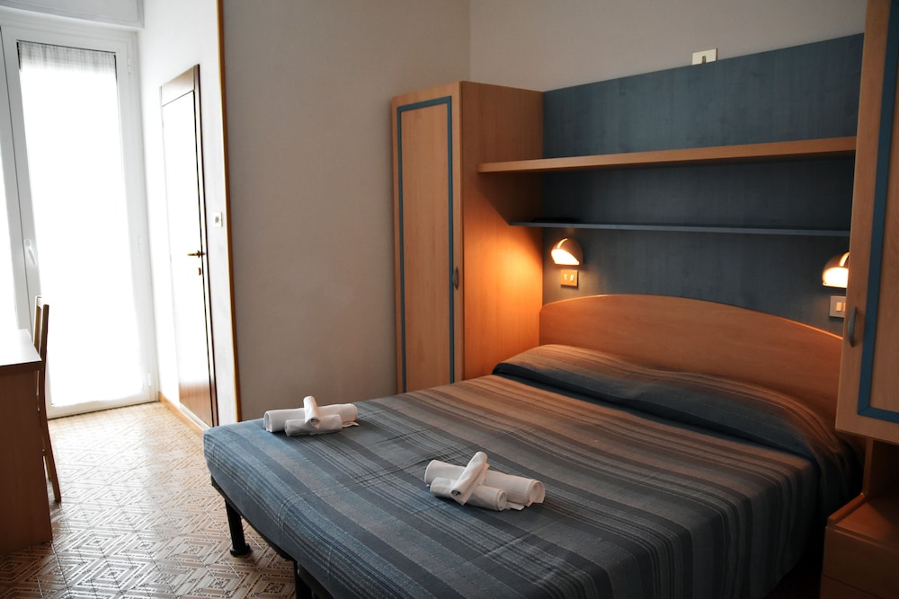 Double Room - Photo 13