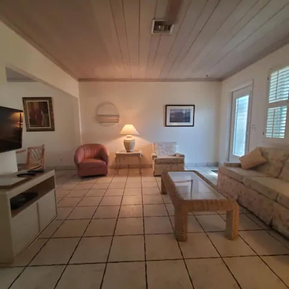 Condo, 2 Bedrooms photo 1