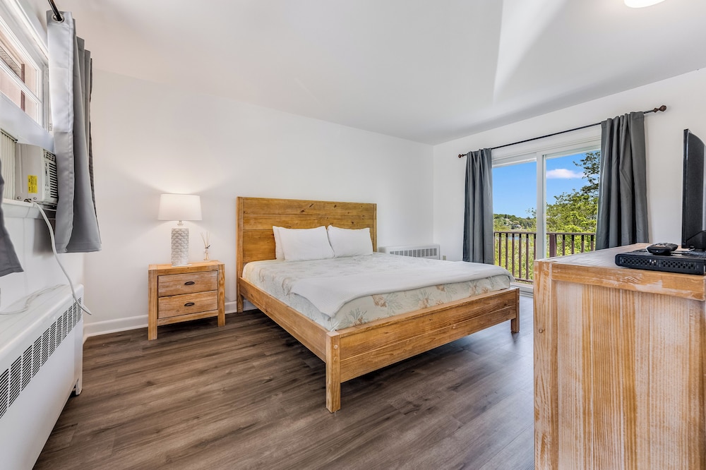 Standard Room, 1 King Bed, Motor Lodge photo 3