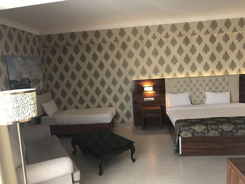 Deluxe Triple Room photo 2