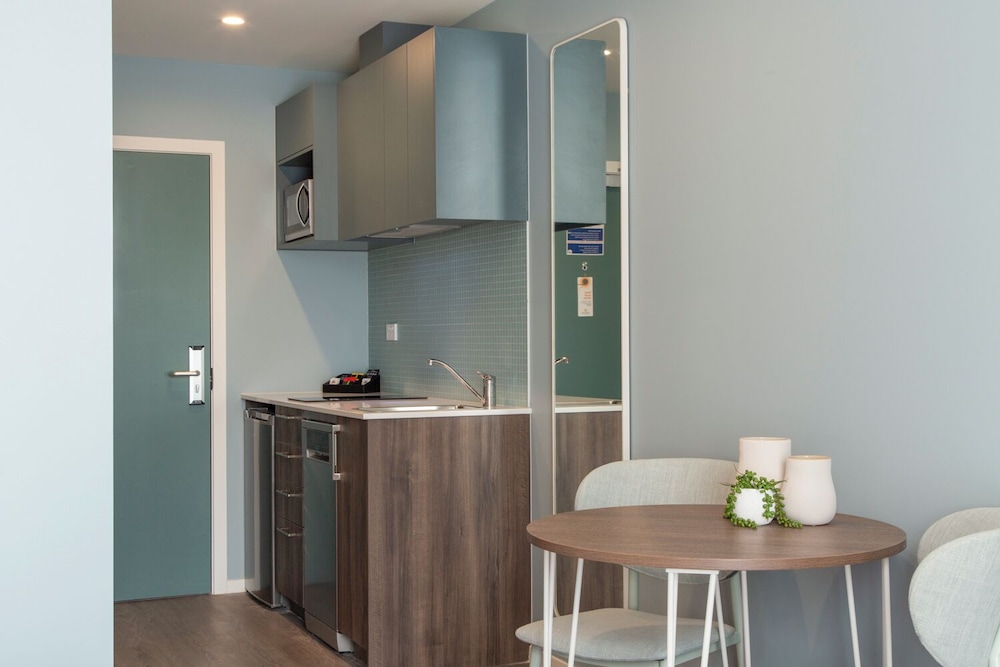 Studio Apartment thumbnail 6