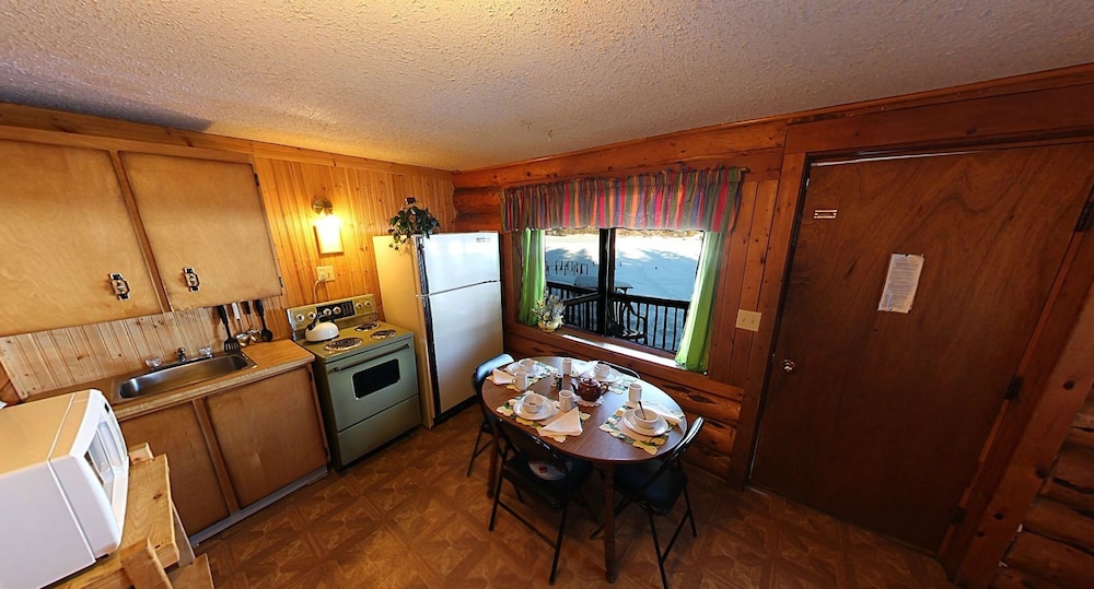 Cabin, 2 Bedrooms, Lake View photo 1
