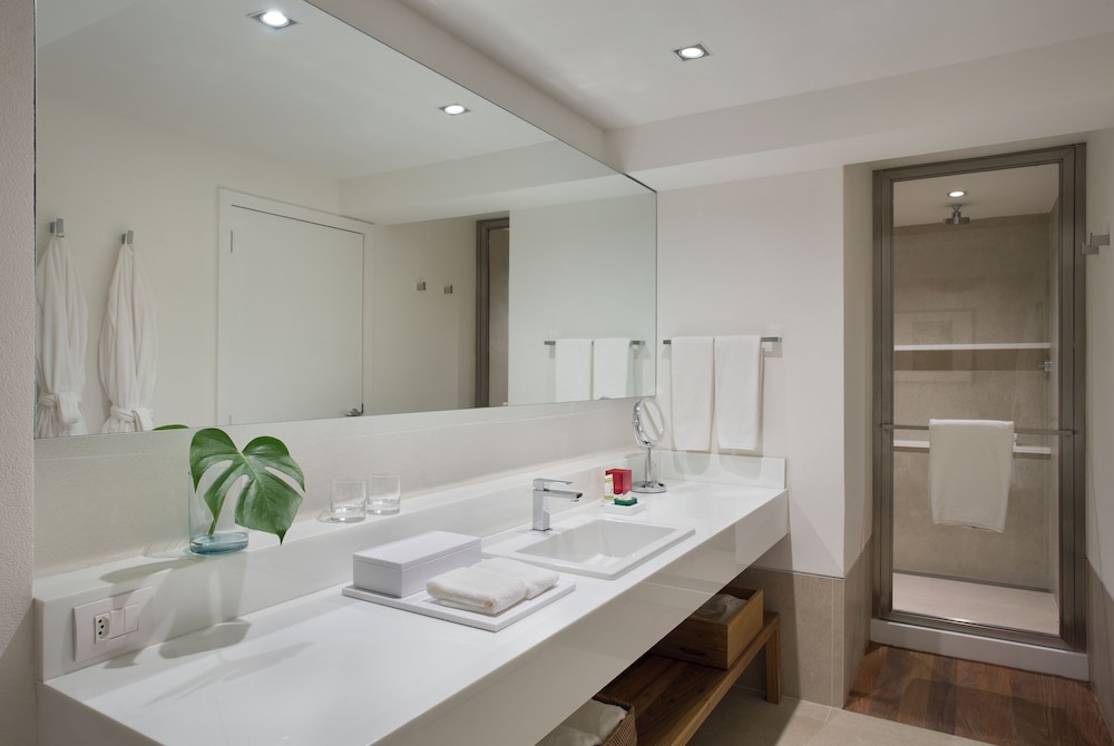 Deluxe Twin Room, 2 Twin Beds, Partial Ocean View - Photo 5