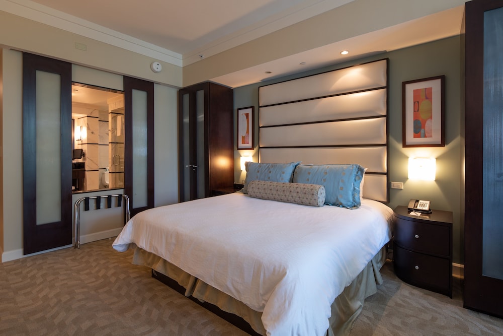 Junior Suite, 1 King Bed with Sofa bed, Balcony, Pool View