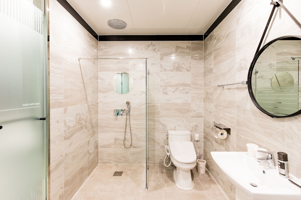 Standard Room - Comp Airport Shuttle upon request - Photo 4