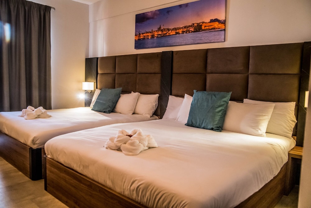 Habitación Familiar, Balcón, Vista a la Ciudad