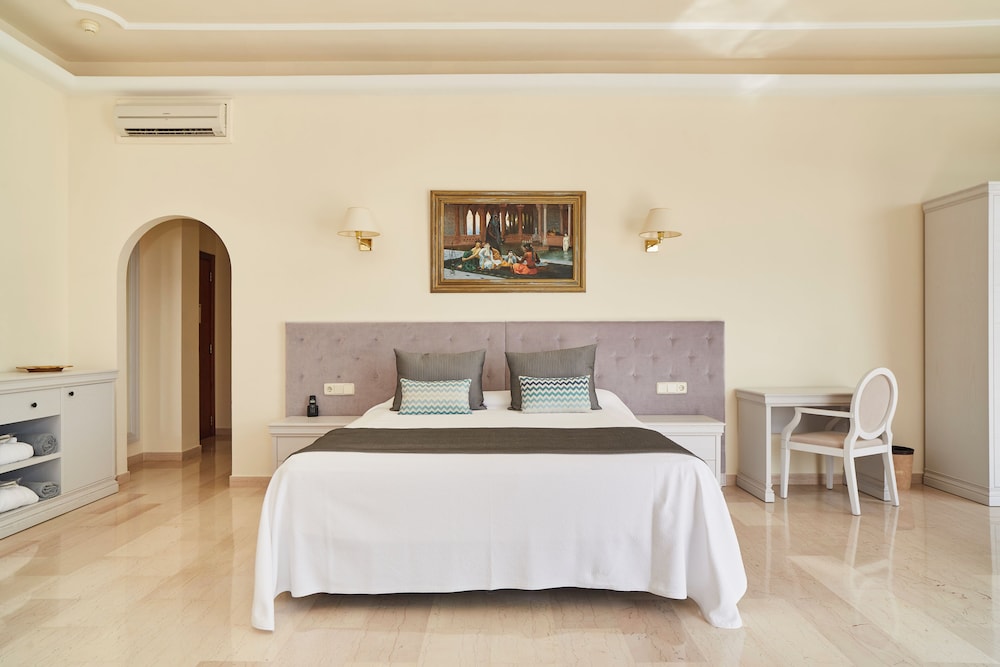 Deluxe Double Room, Balcony, Sea View photo 2