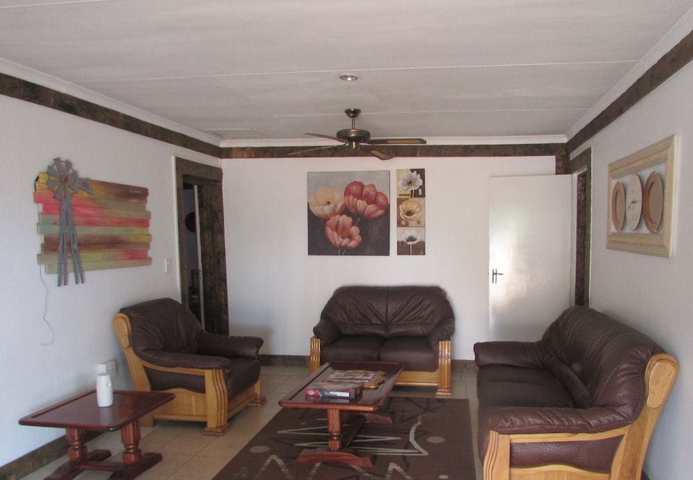 Room (2) photo 3