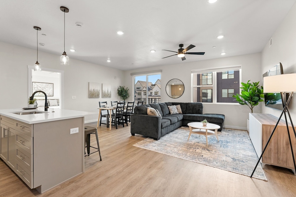 Condo, 2 Bedrooms