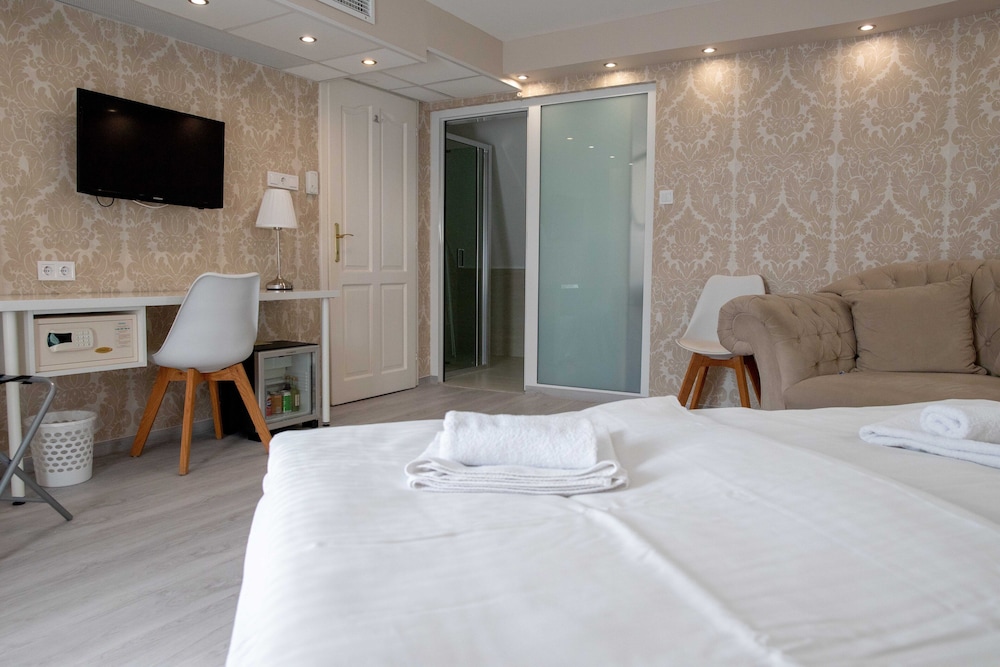 Standard Suite - Photo 2