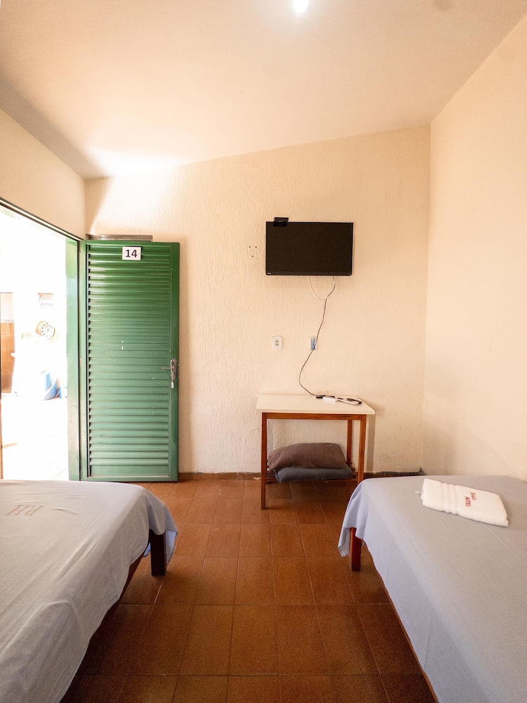 Basic Twin Room, 2 Twin Beds, Non Smoking photo 3