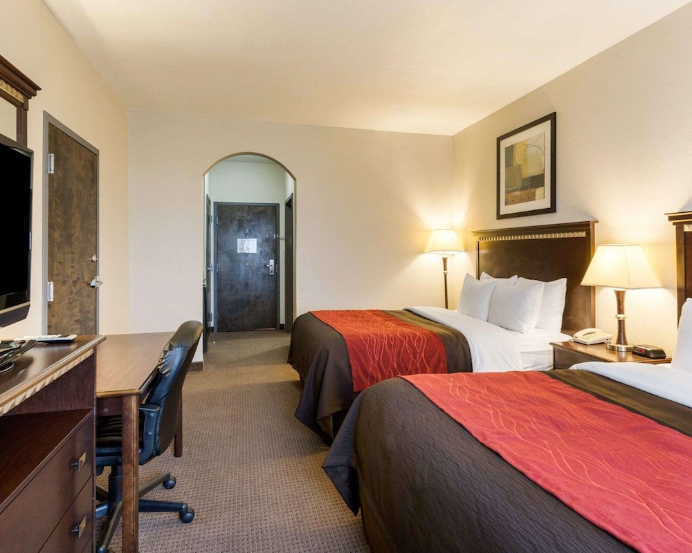 Standard Room, 2 Queen Beds, Non Smoking - Photo 3