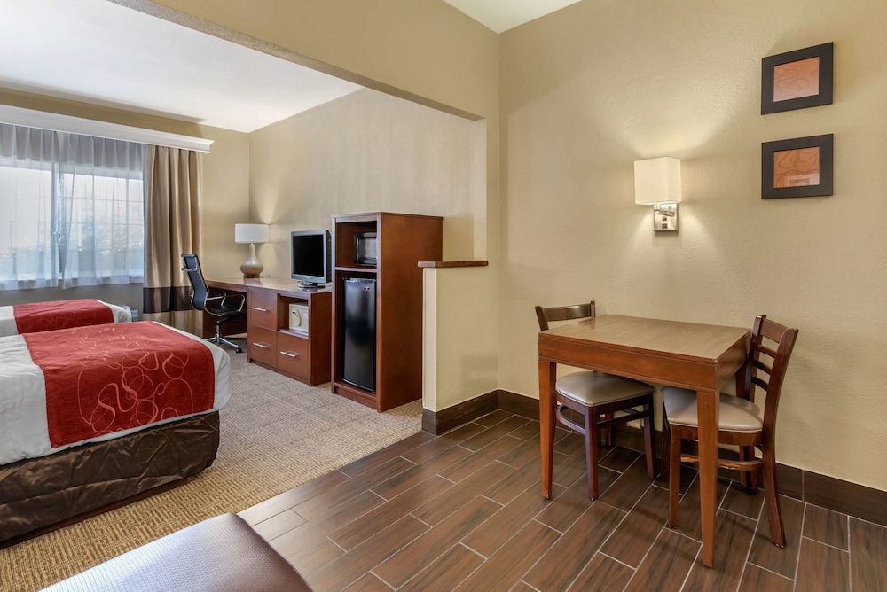 Suite, Multiple Beds, Accessible, Non Smoking photo 2