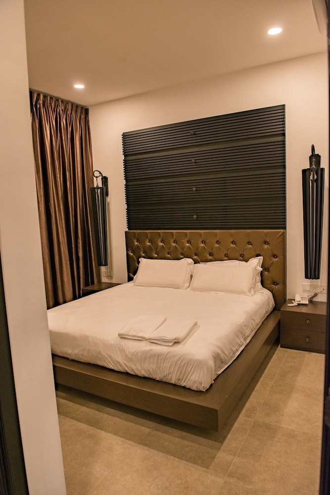 Suite (Emerald) photo 3