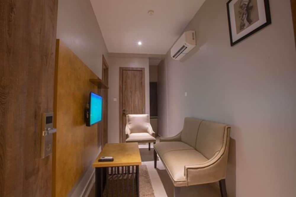 Suite - Photo 2