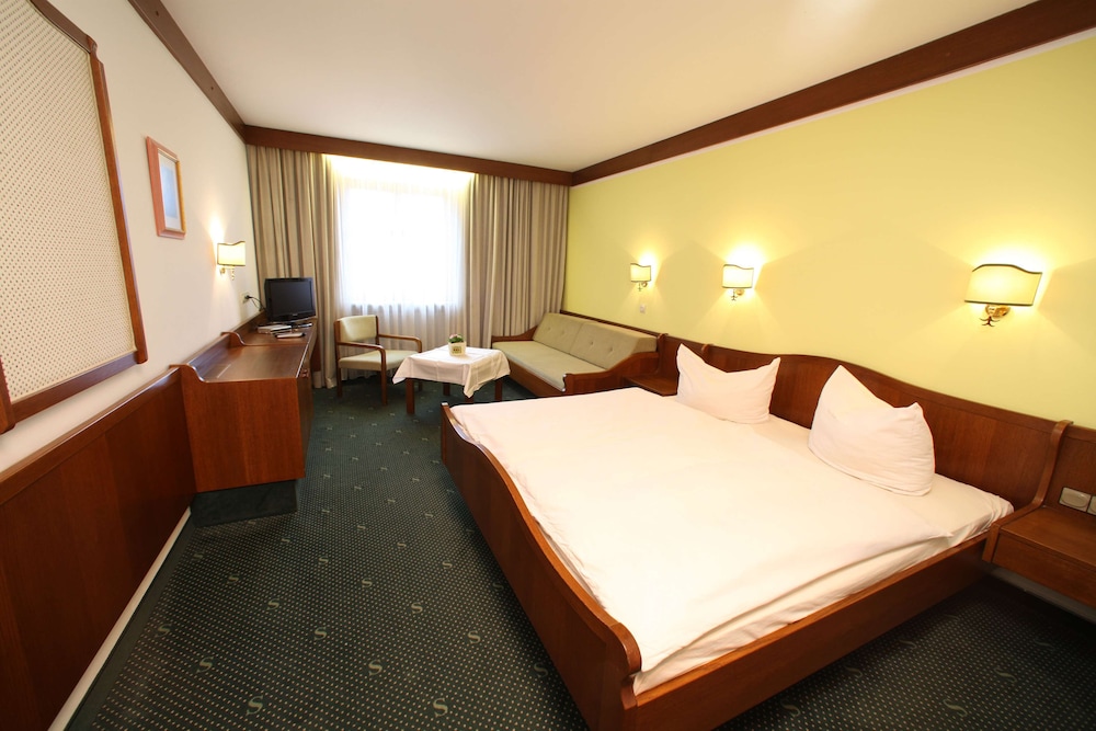 Standard Room, 3 Twin Beds (Triple)