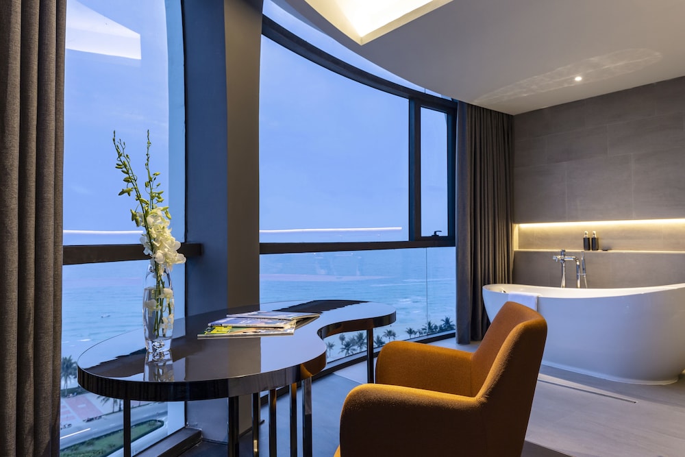Executive Suite - Photo 4