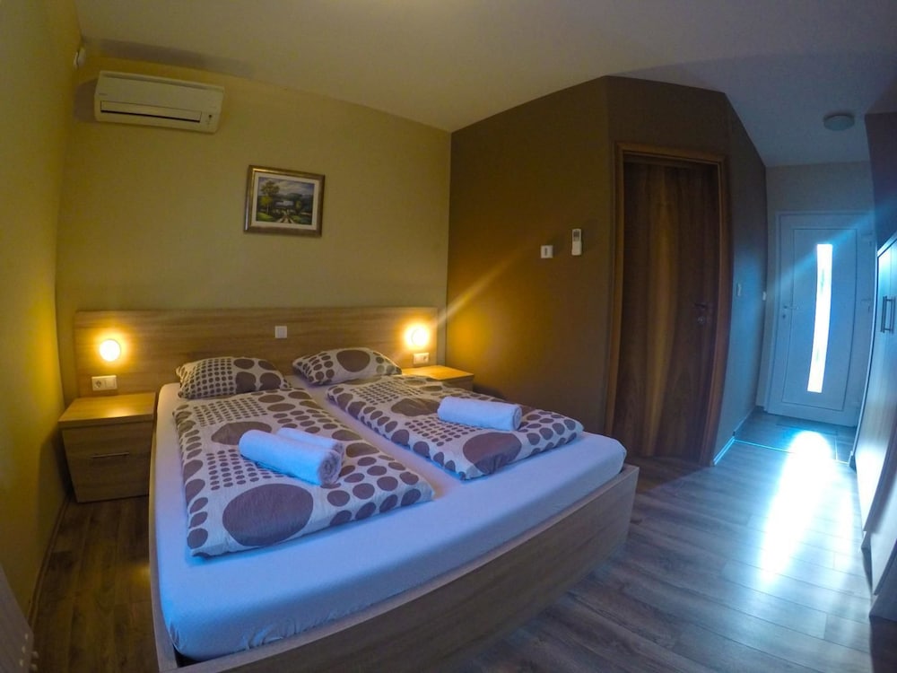 Double Room (1)