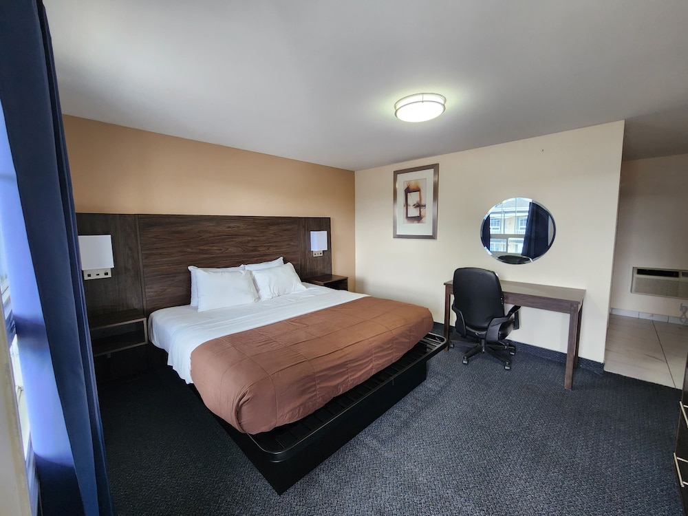 Room, 1 King Bed, Non Smoking, Private Bathroom - Photo 1
