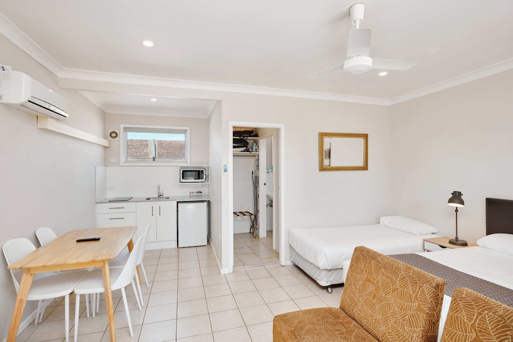 Family Room, Multiple Beds, Kitchenette photo 2