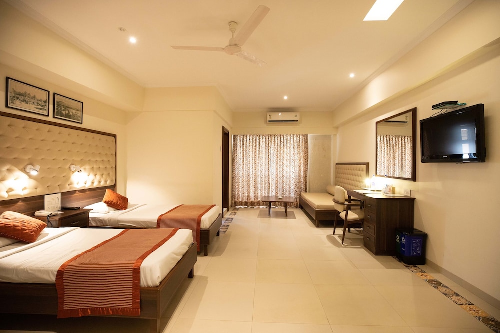 Deluxe Room - Photo 5