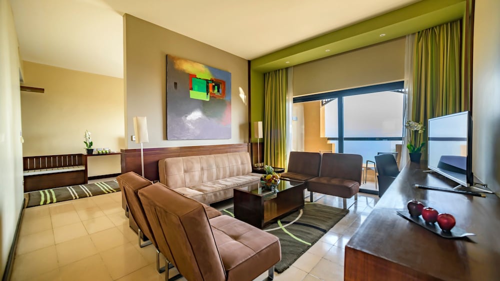 Suite, 1 King Bed photo 3