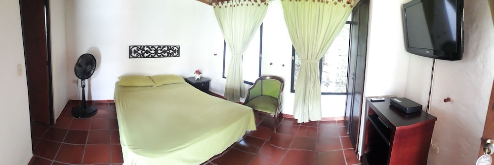 Double Room, 1 Queen Bed photo 2