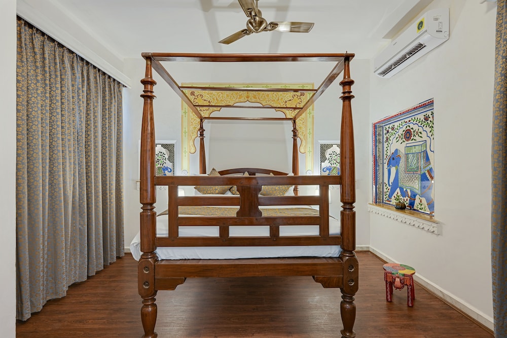 Elephanta Lake view suite with balcony - Photo 6