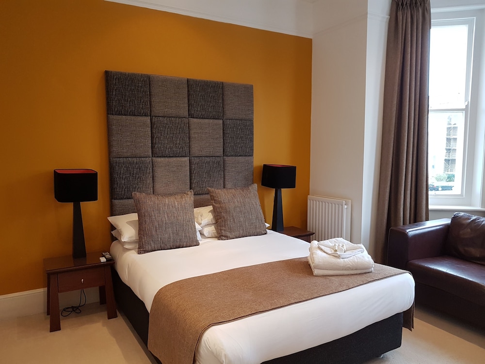 Superior Double Room (Ochre)
