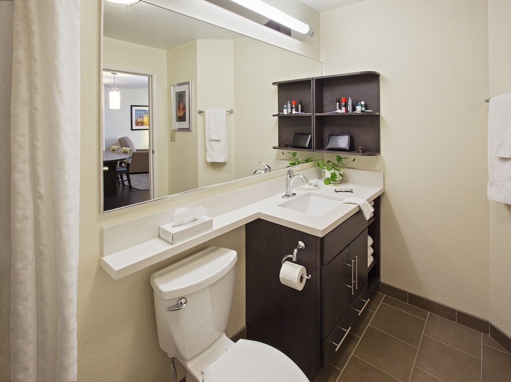 Suite, 1 Bedroom - Photo 2