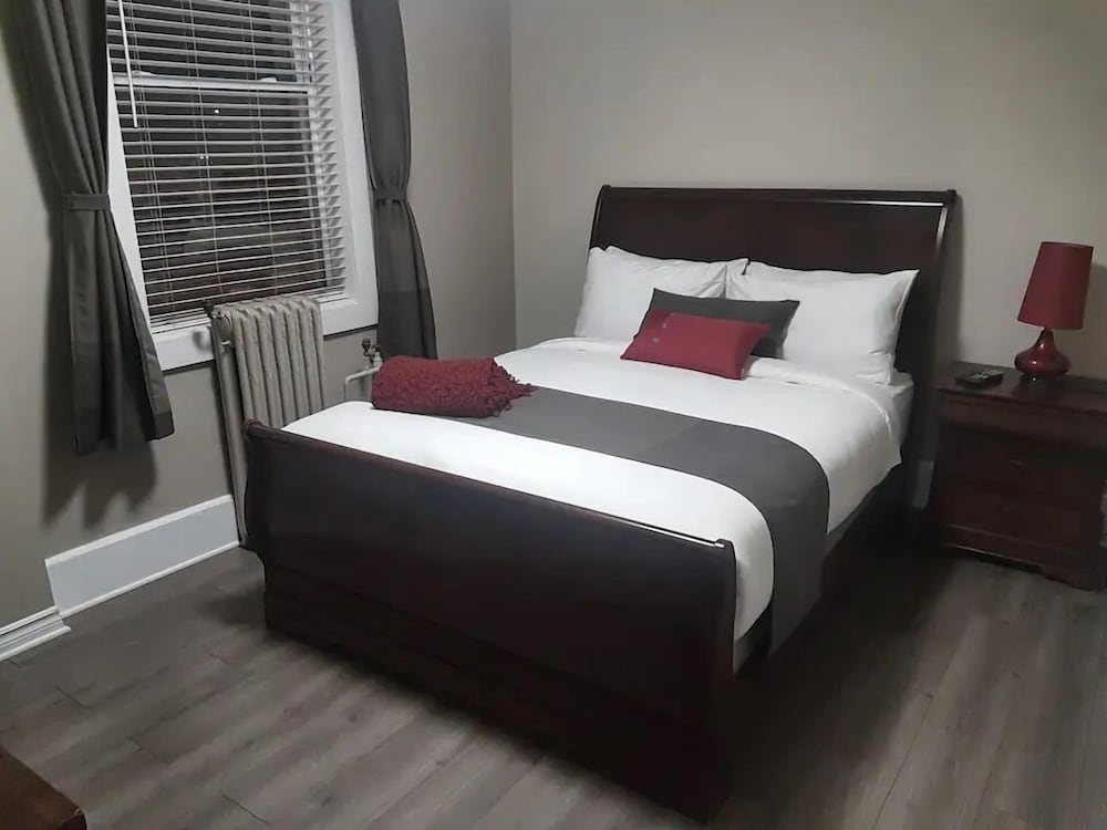 Suite #23 - 18 photo 3
