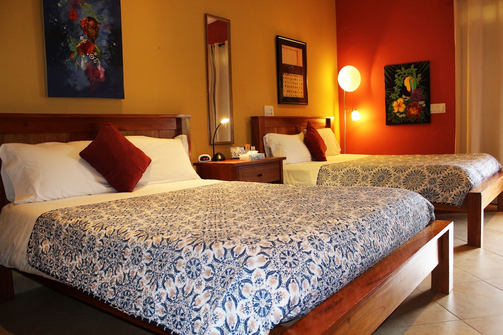Family Double Room Single Use, 2 Queen Beds, Bathtub, Mountain View photo 2