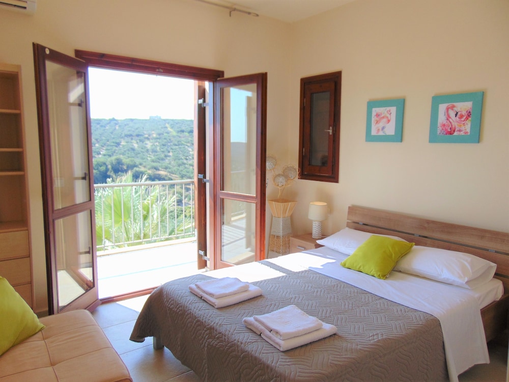 Comfort Villa, 2 Bedrooms, Pool View