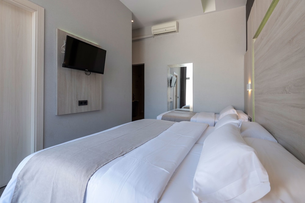 Triple Room, City View (1 cama doble+1 single) photo 2
