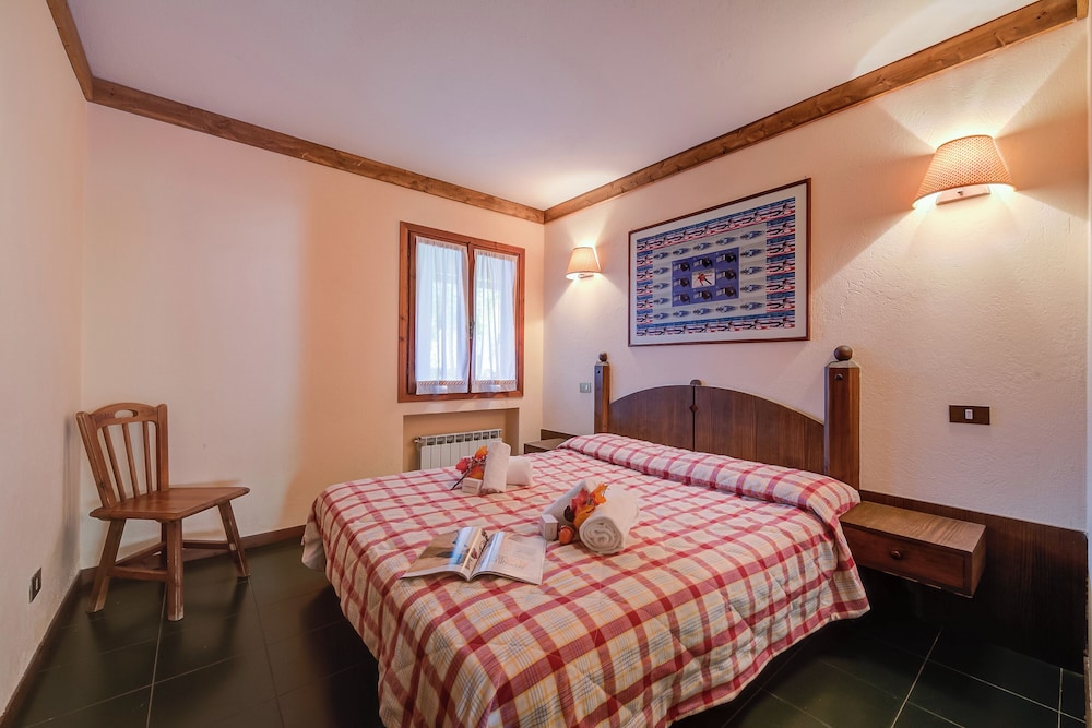Family Apartment, Multiple Bedrooms, Mountainside (Grange Hike & Ski - 37C Sestriere) photo 2