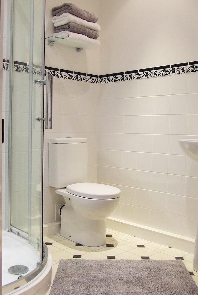 Twin Room, Ensuite photo 3