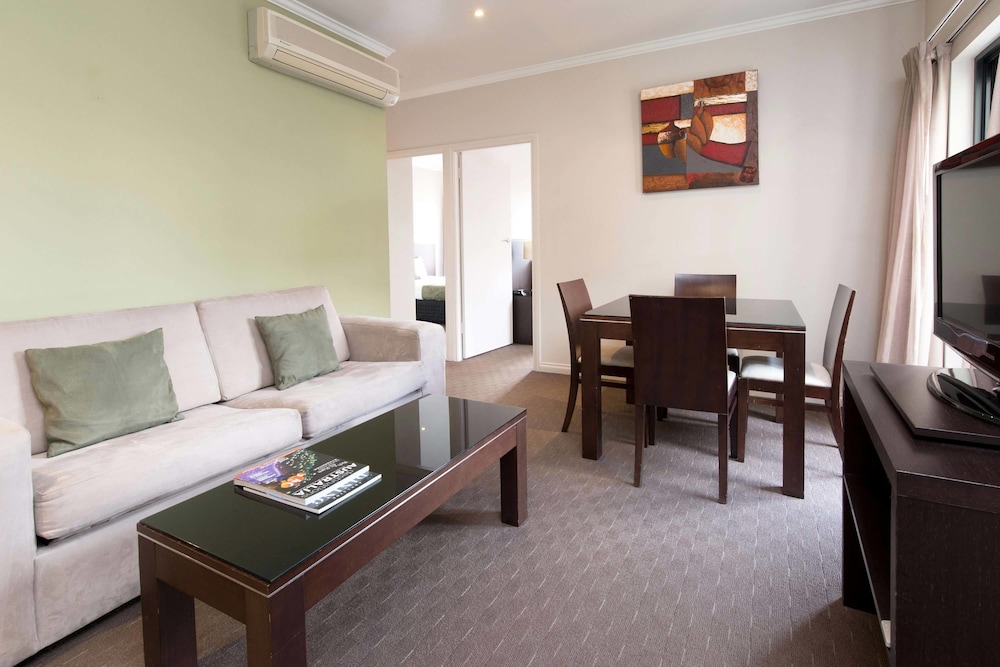 Apartment, 2 Bedrooms (Queen and twin beds) photo 2
