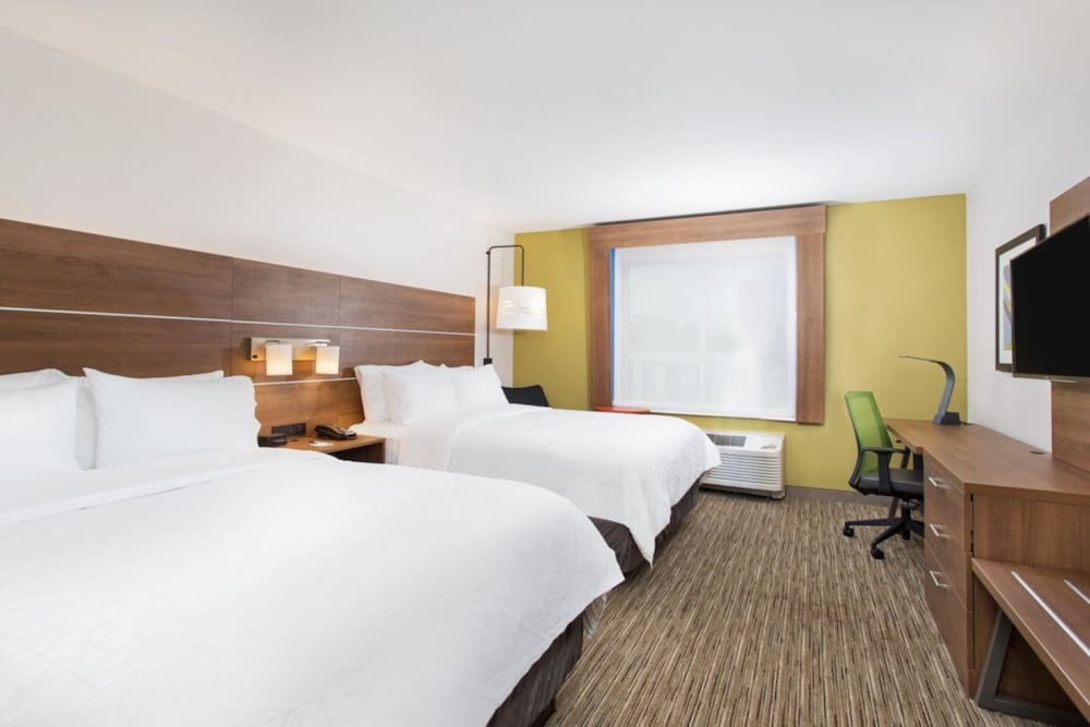 Suite, Multiple Beds - Photo 2