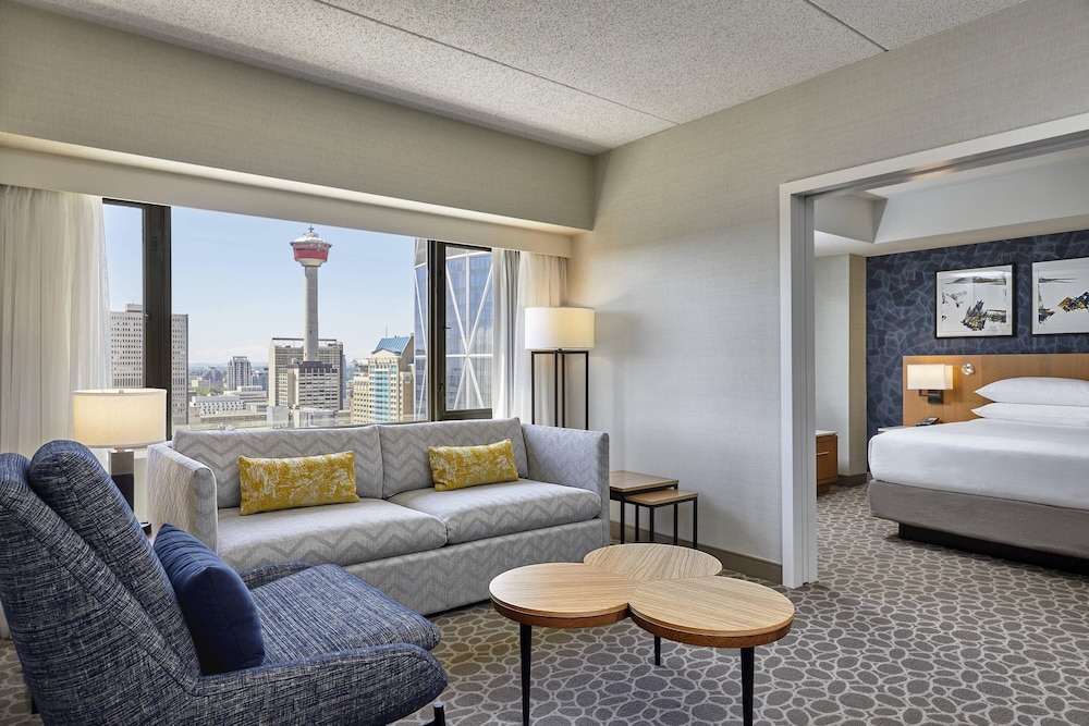 Premium Suite, 1 King Bed with Sofa bed thumbnail 6