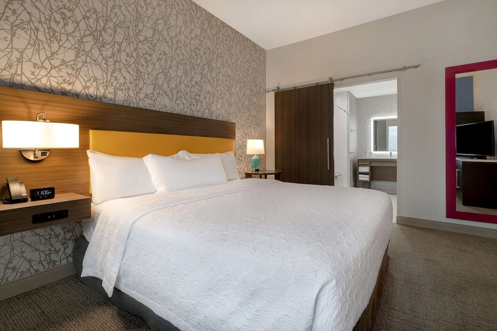 Suite, 1 King Bed, Accessible (Mobility, 3x3 Shower) - Photo 8