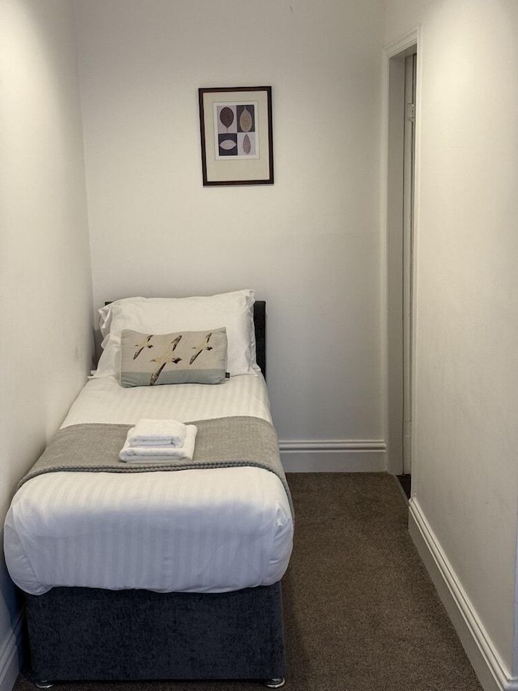 Suite, Ensuite (Double + 2 single beds) photo 3