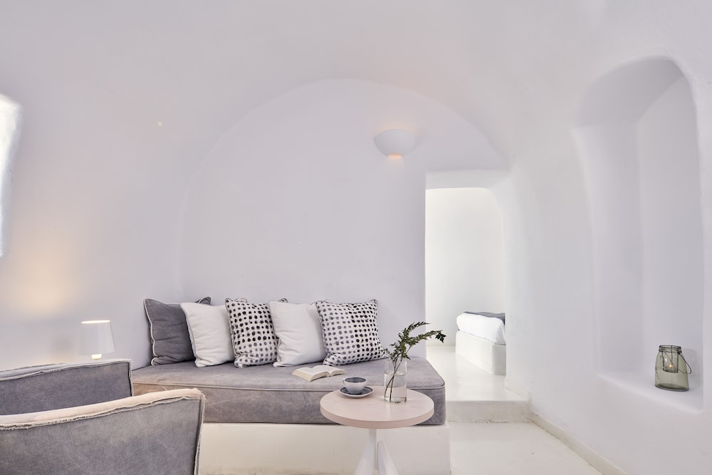 Deluxe Suite, Sea View (For 4) - Photo 2