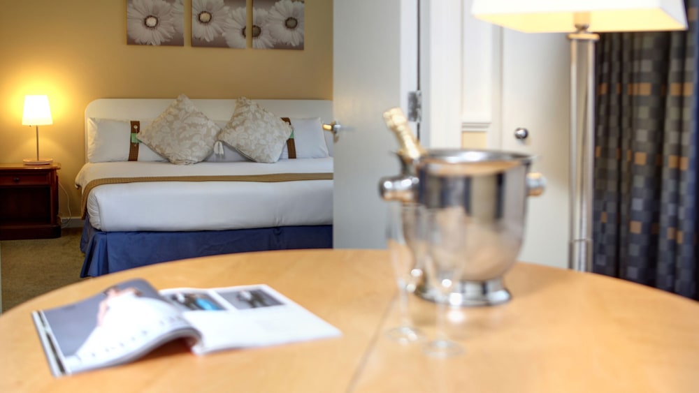 Suite, 1 King Bed with Sofa bed (Super King) - Photo 2