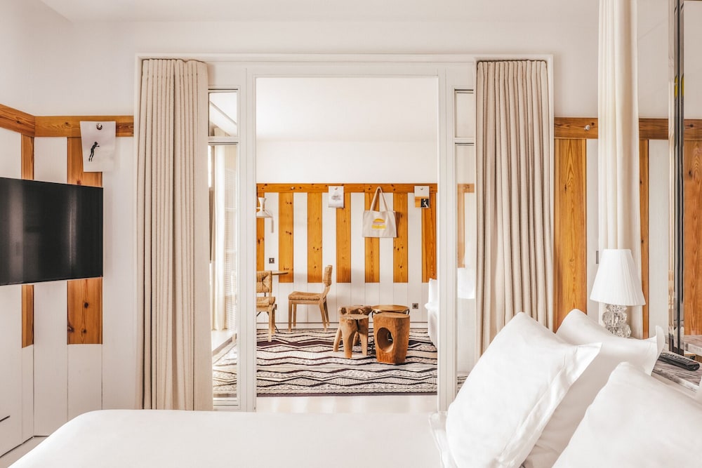 Suite - Photo 3
